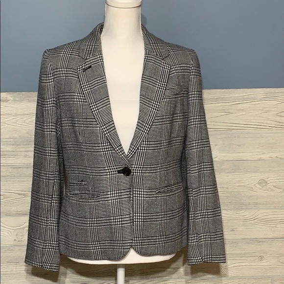 Merona Jackets & Blazers - Cute and professional plaid one button blazer